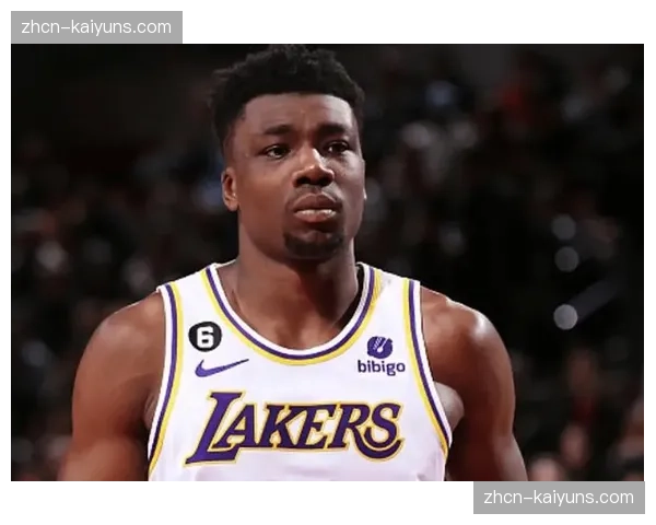 前NBA球员托马斯-布莱恩特抵达中国，与浙江广厦队洽谈加盟事宜